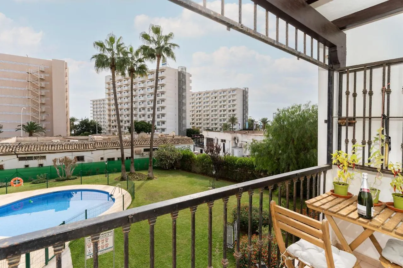 Lovely Apartment Next To The Beach 托雷莫利诺斯